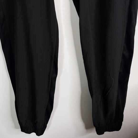 Athleta 8 Black Textured Brooklyn Jogger Pants Athleisure Featherweight Woven - Picture 4 of 13